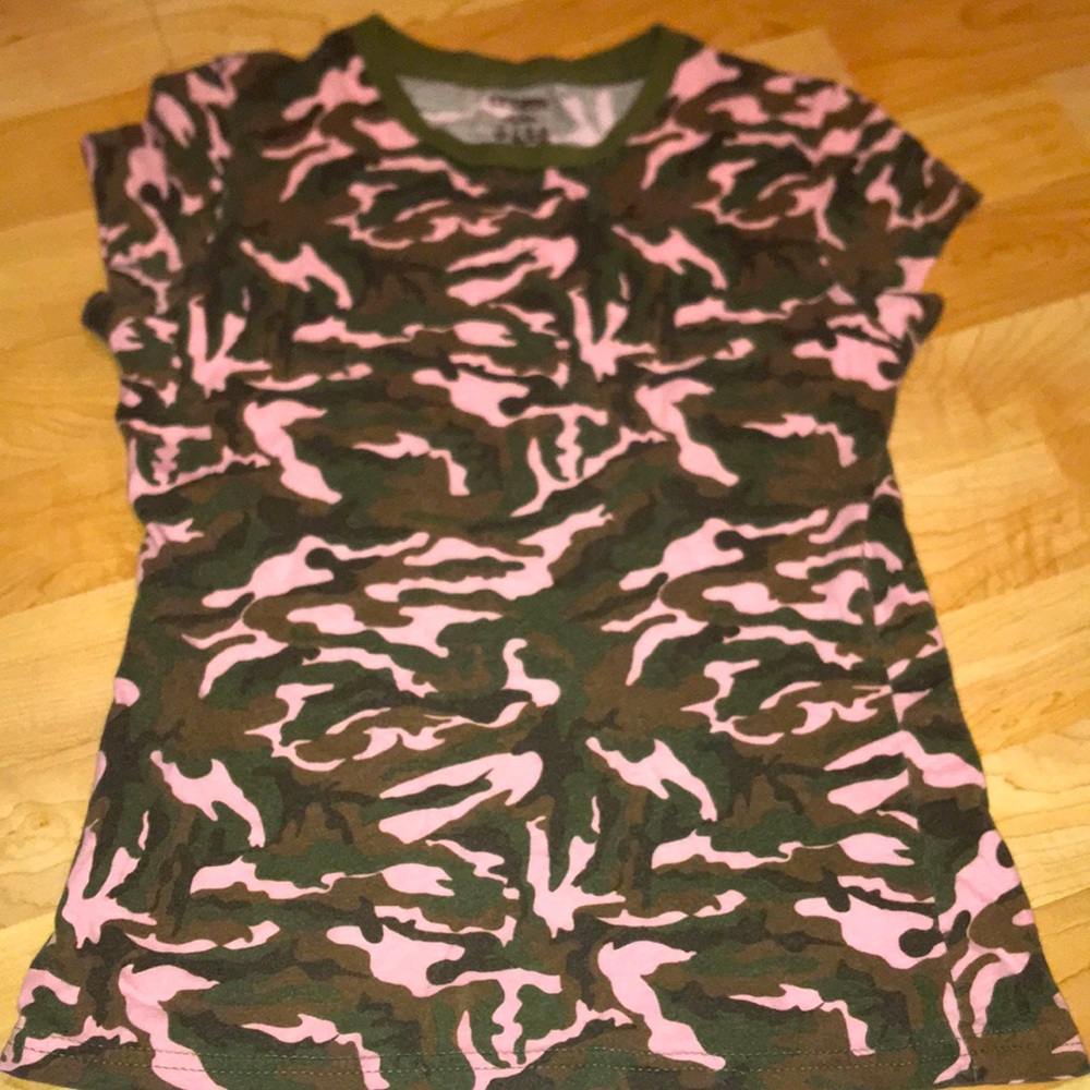 Juniors large camo green and pink short sleeve tshirt